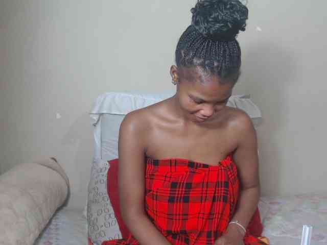BadGirlMonaa webcam