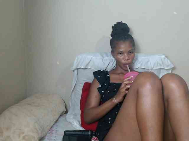 BadGirlMonaa webcam