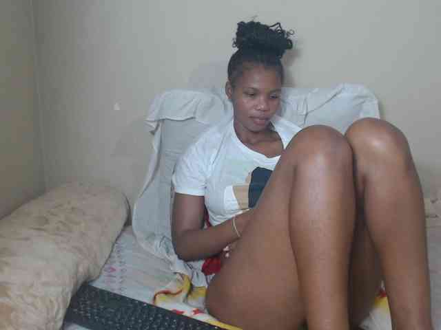 BadGirlMonaa webcam
