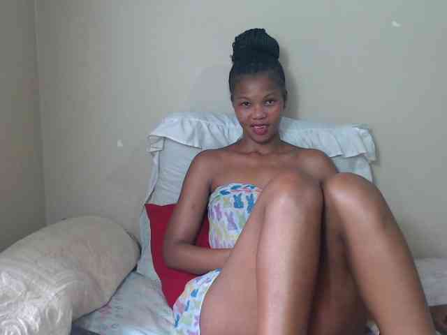 BadGirlMonaa webcam