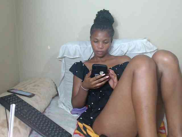 BadGirlMonaa webcam
