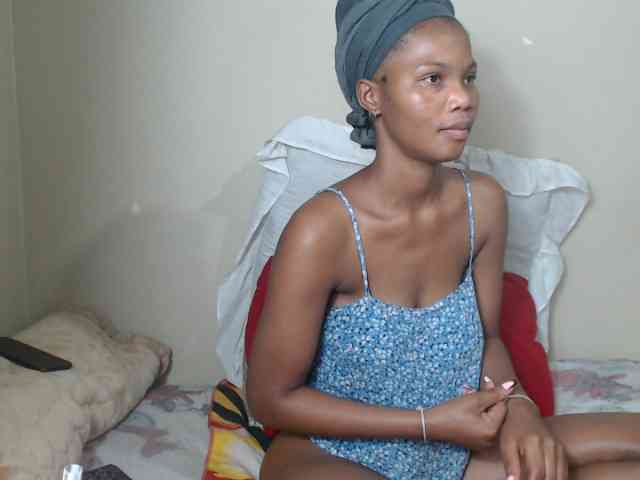 BadGirlMonaa webcam