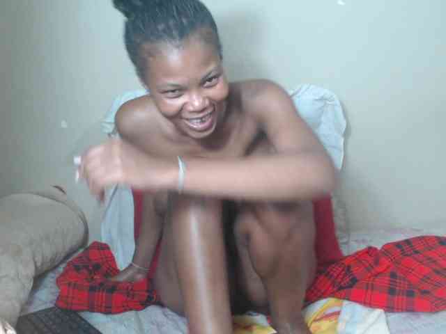 BadGirlMonaa webcam