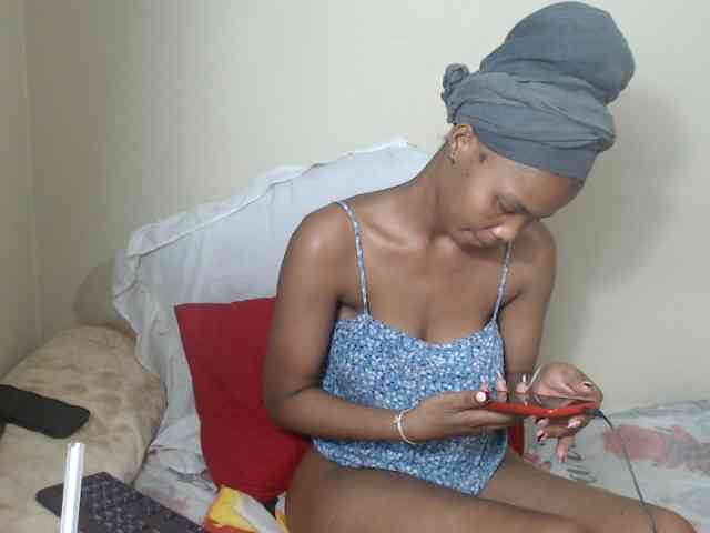 BadGirlMonaa webcam