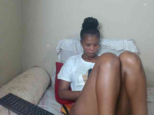 BadGirlMonaa webcam
