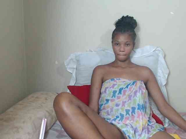 BadGirlMonaa webcam