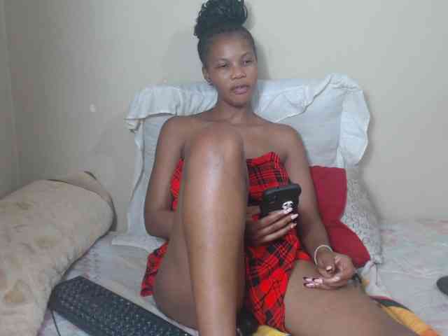 BadGirlMonaa webcam