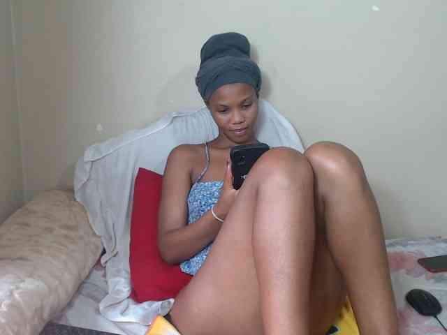 BadGirlMonaa webcam