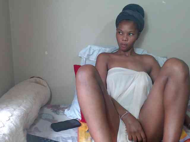 BadGirlMonaa webcam