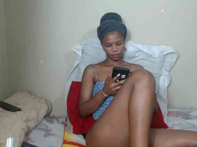 BadGirlMonaa webcam