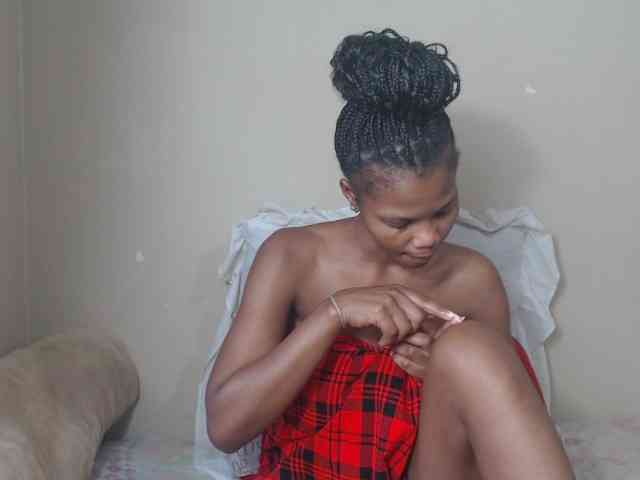 BadGirlMonaa webcam