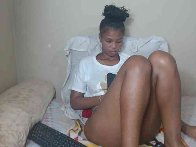 BadGirlMonaa webcam