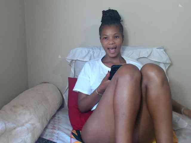 BadGirlMonaa webcam