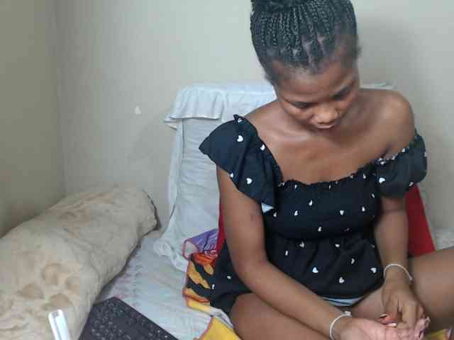 BadGirlMonaa webcam