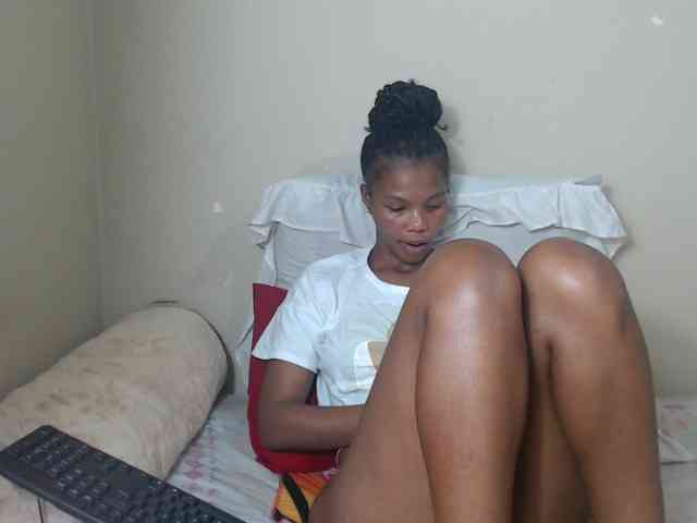 BadGirlMonaa webcam