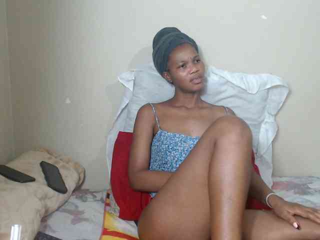 BadGirlMonaa webcam