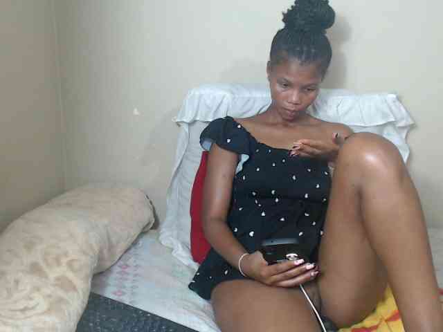 BadGirlMonaa webcam