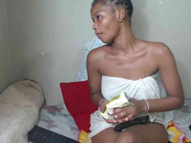 BadGirlMonaa webcam