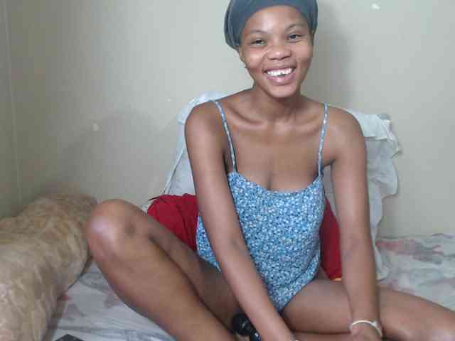 BadGirlMonaa webcam
