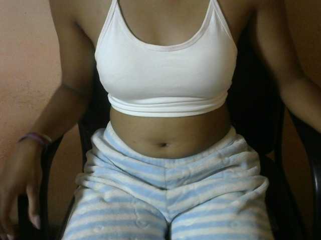 Laura1881's BongaCams show and profile