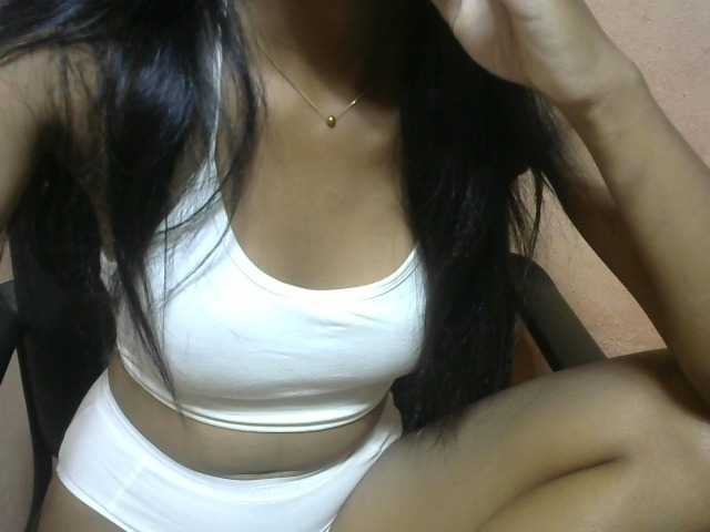 Laura1881's BongaCams show and profile