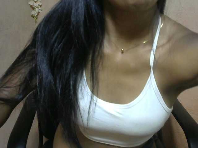 Laura1881 live cam profile