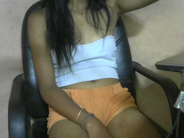 Laura1881's BongaCams show and profile