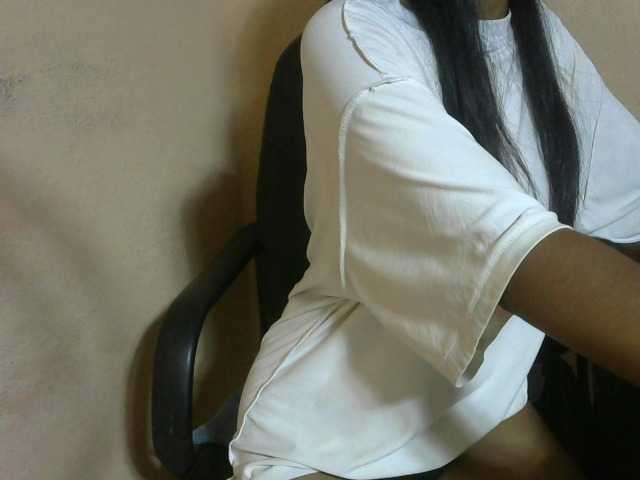 Laura1881's BongaCams show and profile