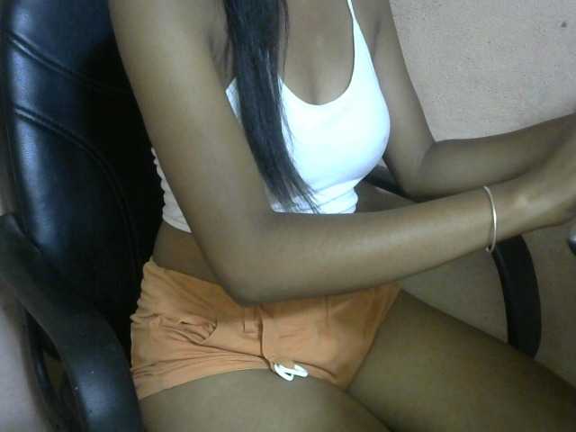 Laura1881 — Freechat on BongaCams