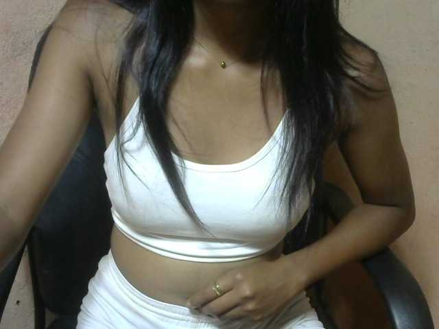 Laura1881's BongaCams show and profile