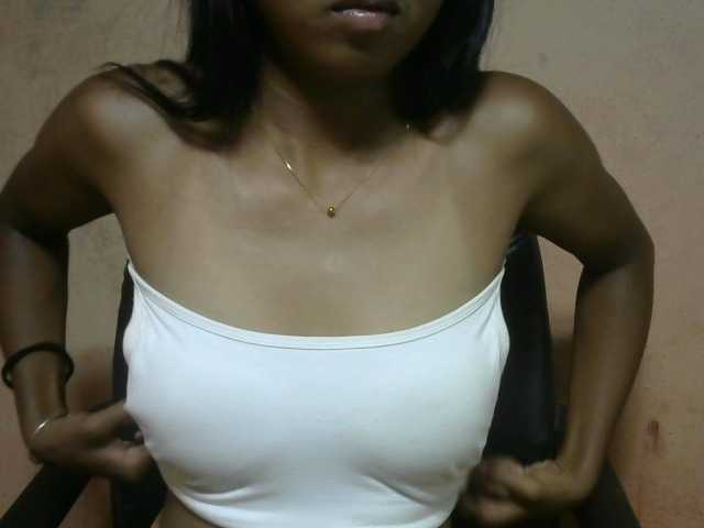 Laura1881's BongaCams show and profile