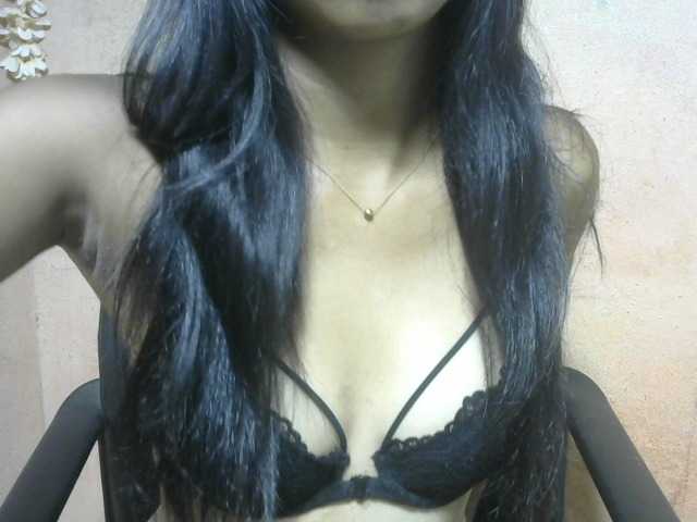 le modèle Laura1881 est en webcam porno dans un show sur le site bongacams, il possède les tags suivants: White/Caucasian,Brunette,Shaved