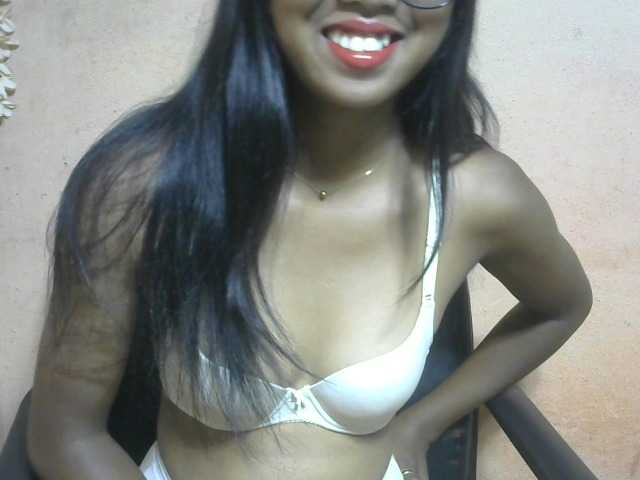 Laura1881's BongaCams show and profile