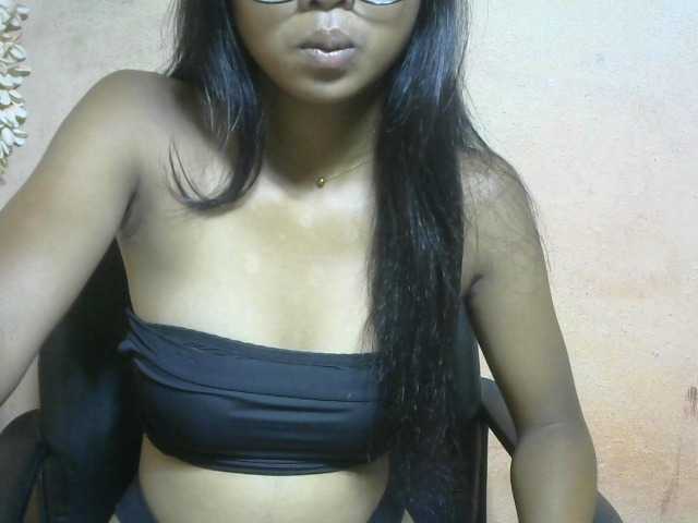 Laura1881's BongaCams show and profile