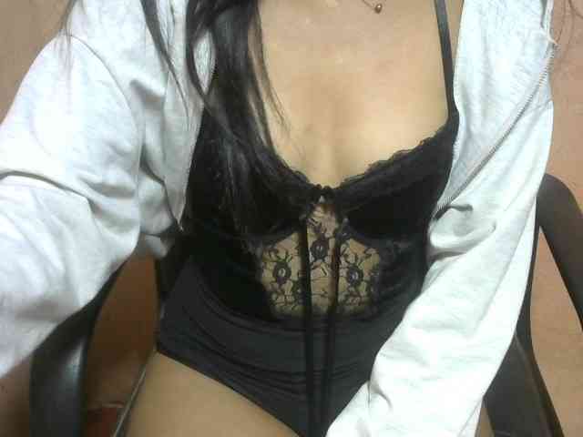 Laura1881 Live Webcam on BongaCams