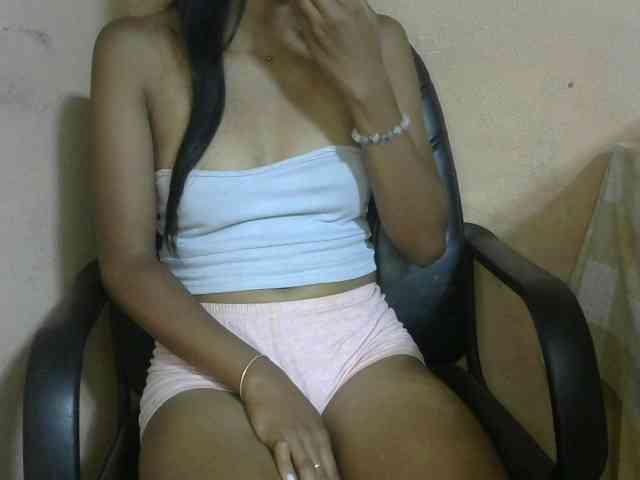 Laura1881 Live Webcam on BongaCams