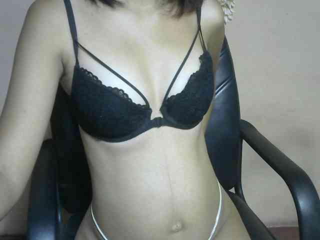 Laura1881 webcam