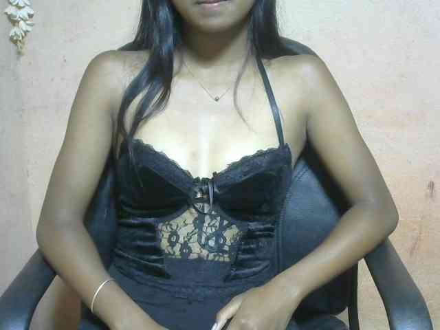 Laura1881 Live Webcam on BongaCams