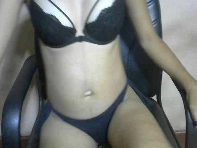 Laura1881 webcam