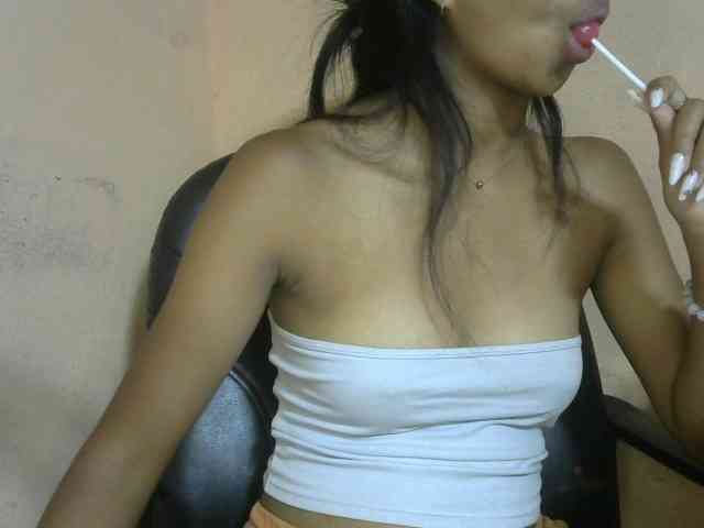 Laura1881 Live Webcam on BongaCams