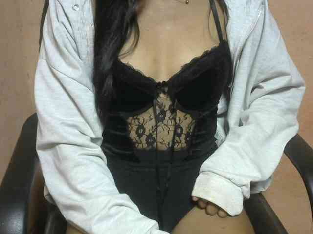 Laura1881 Live Webcam on BongaCams