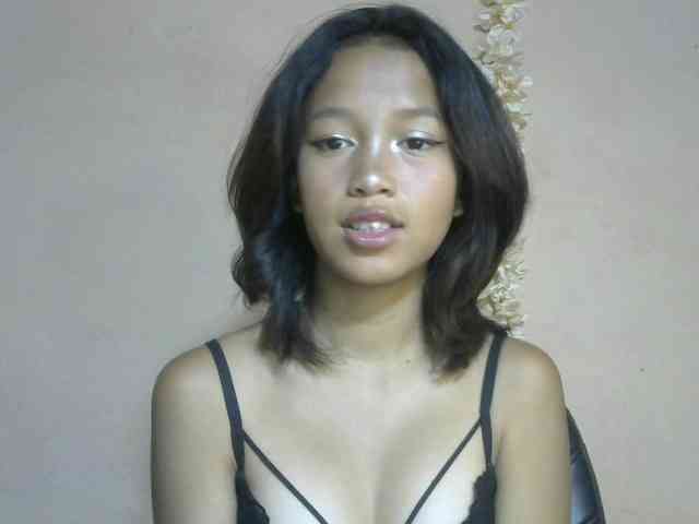 Laura1881 webcam