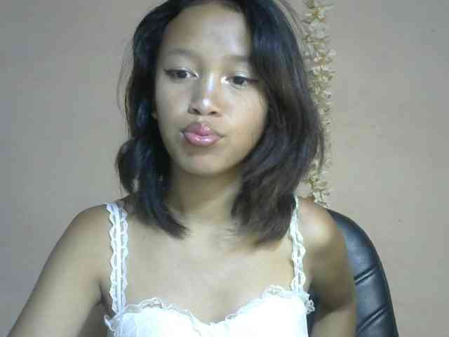 Laura1881 webcam