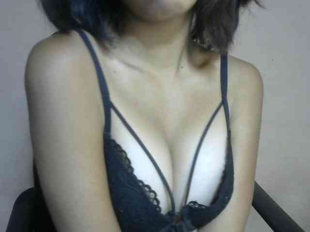 Laura1881 webcam