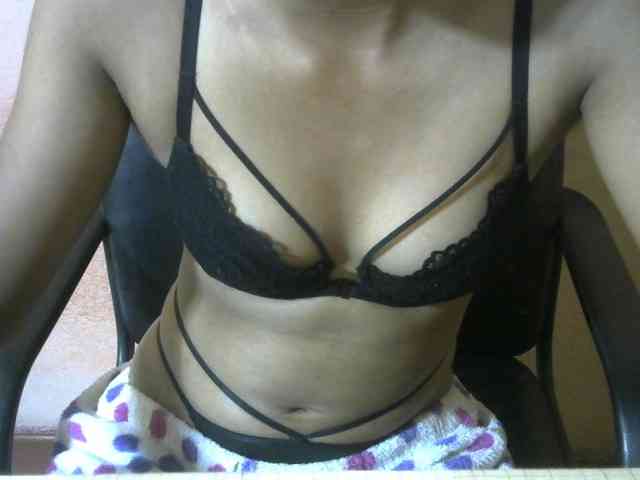 Laura1881 Live Webcam on BongaCams