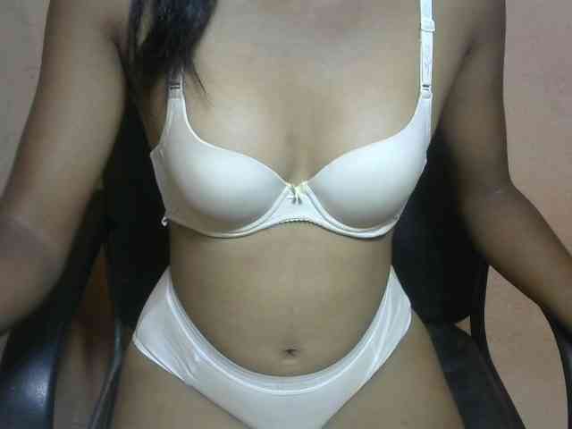 Laura1881 Live Webcam on BongaCams