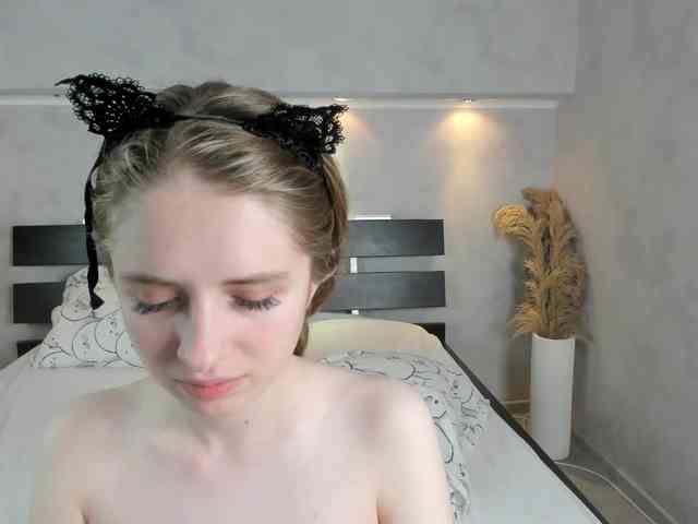 Camilla-Kelly webcam