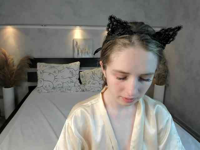 Camilla-Kelly webcam