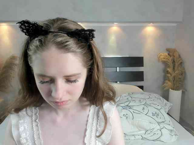 Camilla-Kelly webcam