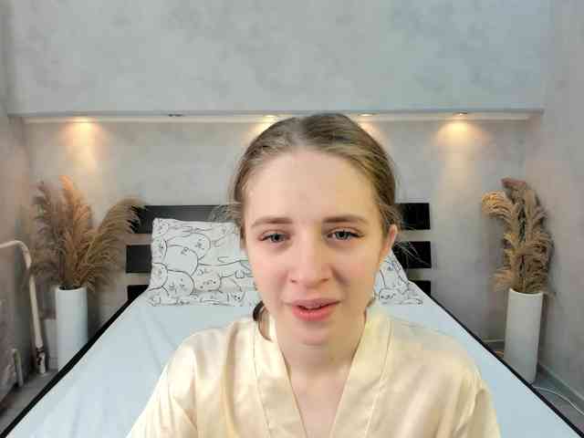 Camilla-Kelly webcam